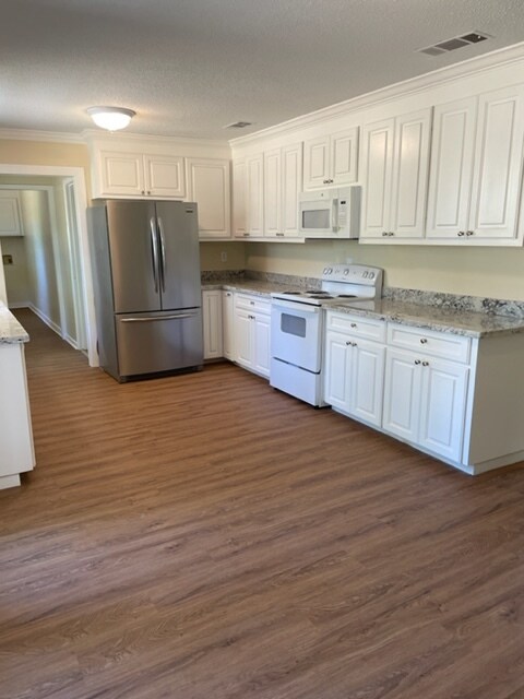 Building Photo - 2044 Small Dr