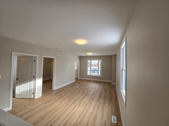 Photo du bâtiment - Almost BRAND NEW * 2+Loft Detached Home *  71 Saint Julian St. * View TODAY!