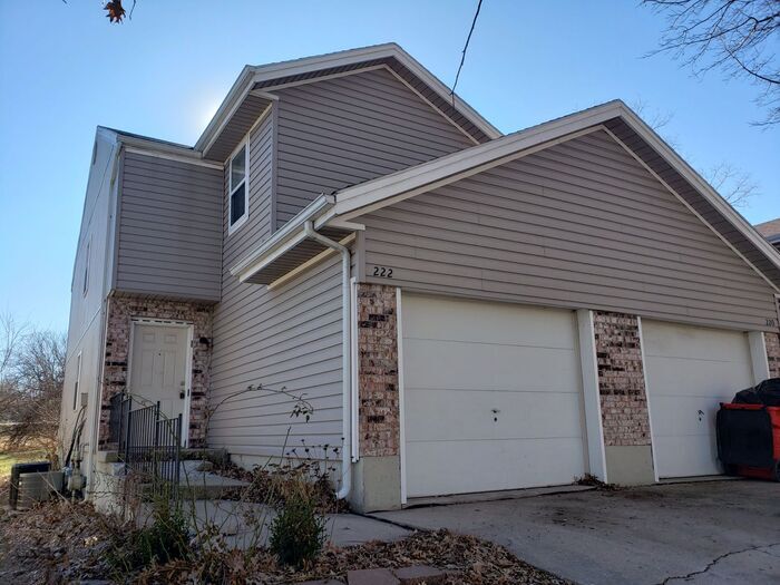 Primary Photo - 222 NE Cedar Ct