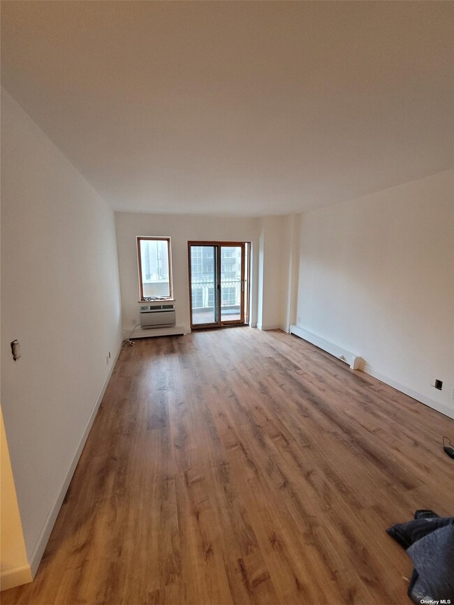 Building Photo - 133-47 Sanford Ave
