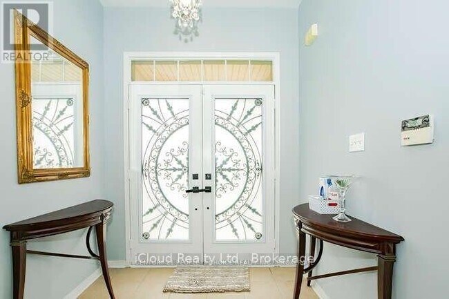 Building Photo - 81 Crown Victoria Dr