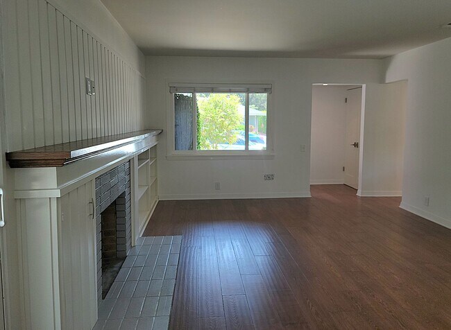 Foto del edificio - 257 - 259 Grace Dr.