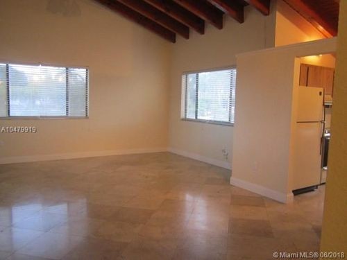 Building Photo - 760 NW 106th Ave