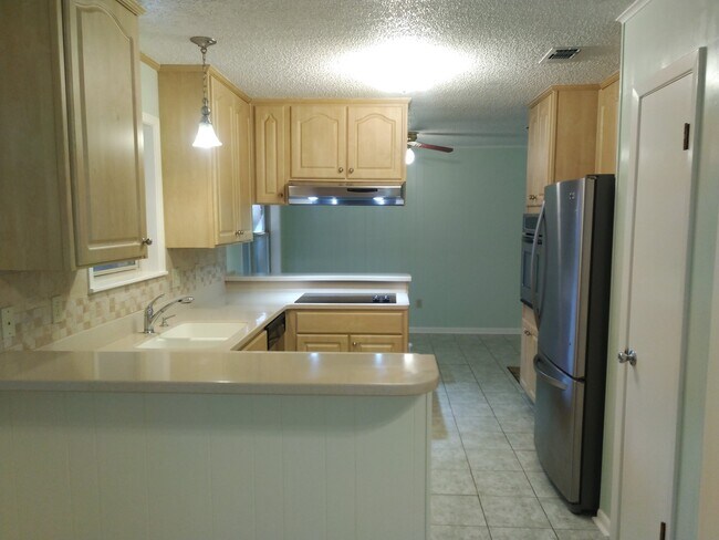 Building Photo - 1407 Plough St
