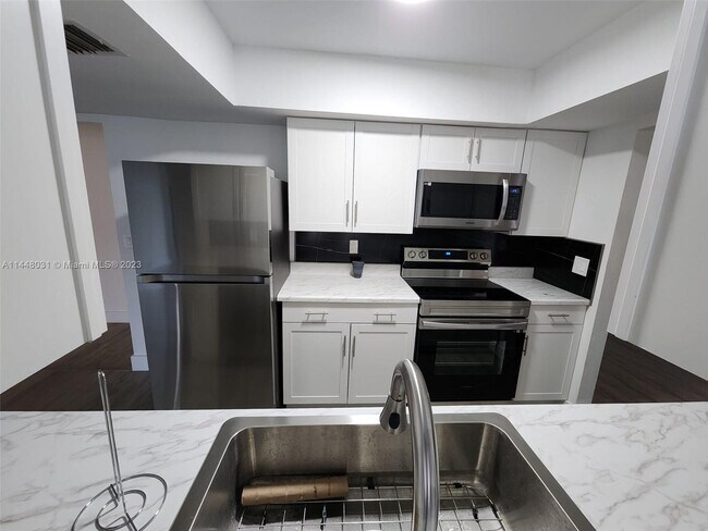 Building Photo - 6900 NW 78th St