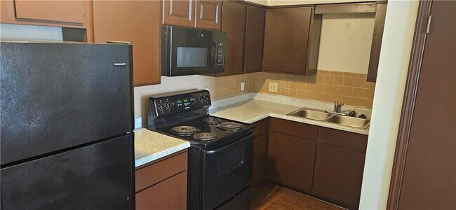 Foto del edificio - 635 Whitham Ave