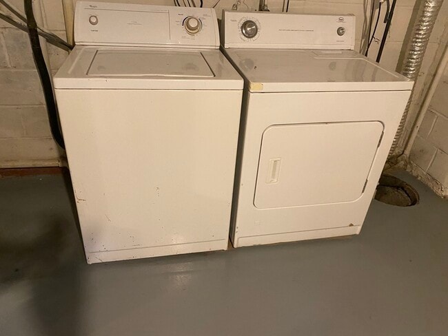 Building Photo - 8210 Tomlinson Ct