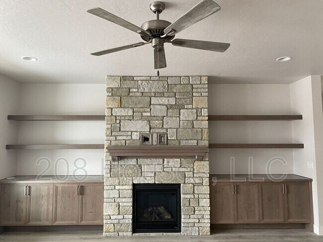Building Photo - 3820 W Torana Dr