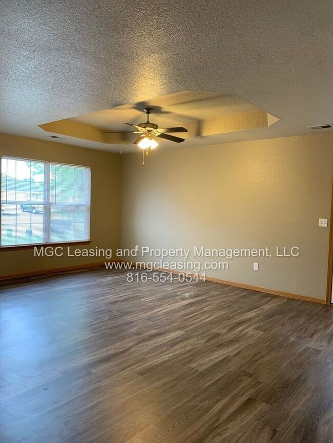 Building Photo - Grain Valley One Level Duplex!