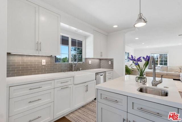 Building Photo - 6438 Pat Avenue, Los Angeles, CA 91307 - 4...