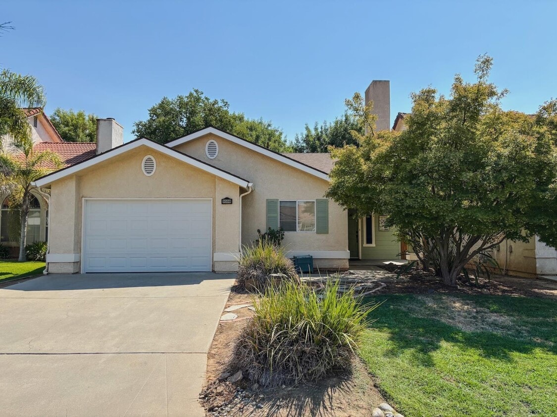 Primary Photo - 9598 N Sharon Ave