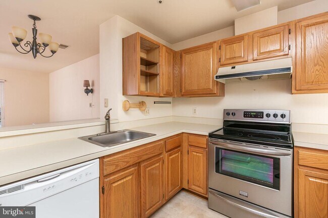 Building Photo - 4408 Silverbrook Ln