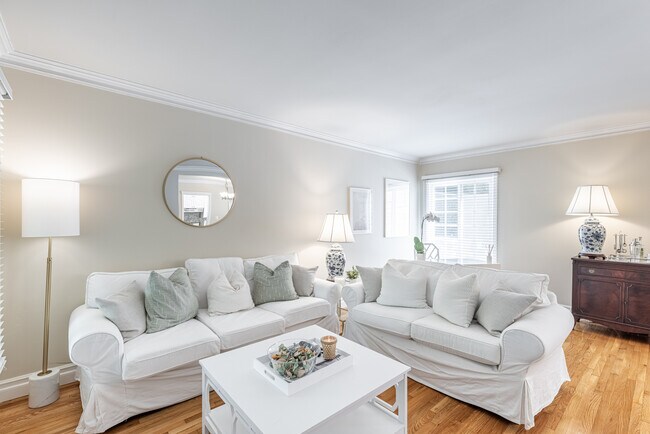 Foto del edificio - 1412 Kelton Ave