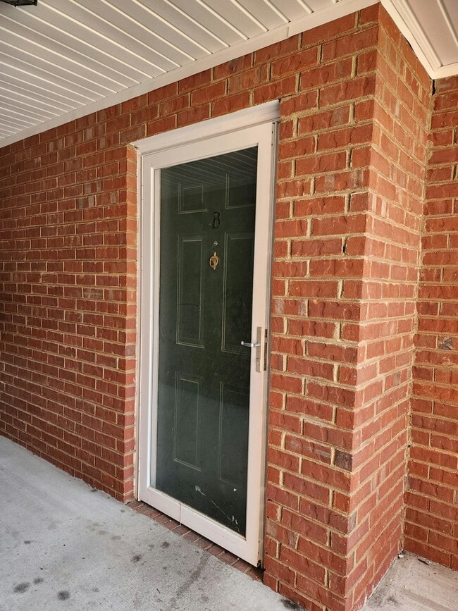 Building Photo - 523 3rd Loop Rd