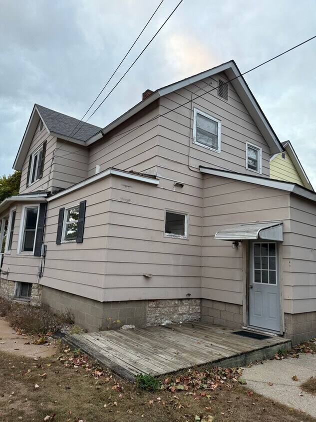 Building Photo - 313/315 S 9th St