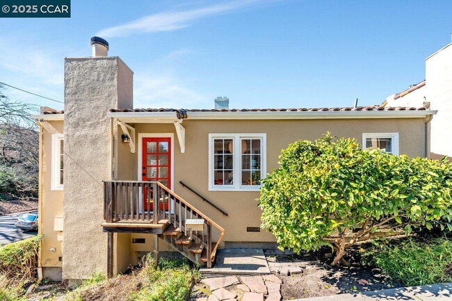 Building Photo - Charming, detached, 1-BD 1-BA cottage in Crocker Highlands