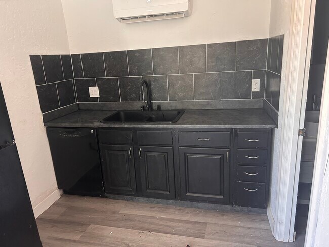 Foto del edificio - 1832 Goose Creek Pl