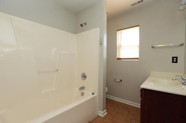 Building Photo - Coming Soon! 4 BR/2BA | Newly Renovated Single Family Home | Fenced backyard | In Cornelius!