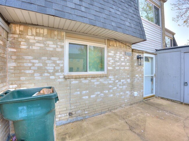 Foto del edificio - 1402 Bill Carrol Dr