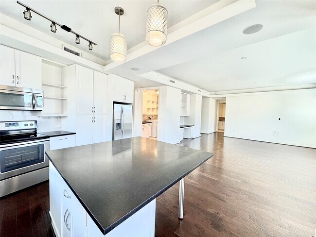 Foto del edificio - 2303 Mid Ln