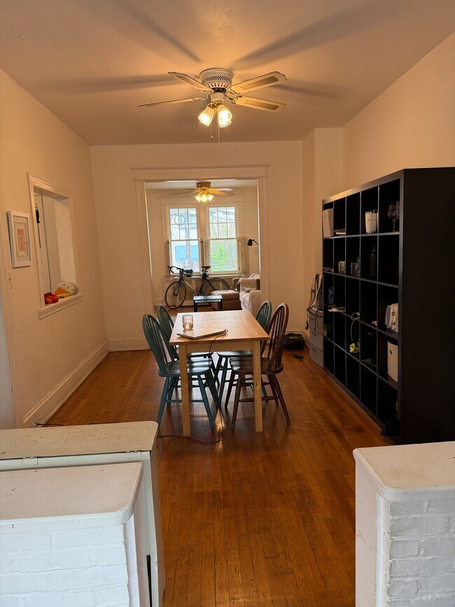 Foto del edificio - 2414 37th St NW