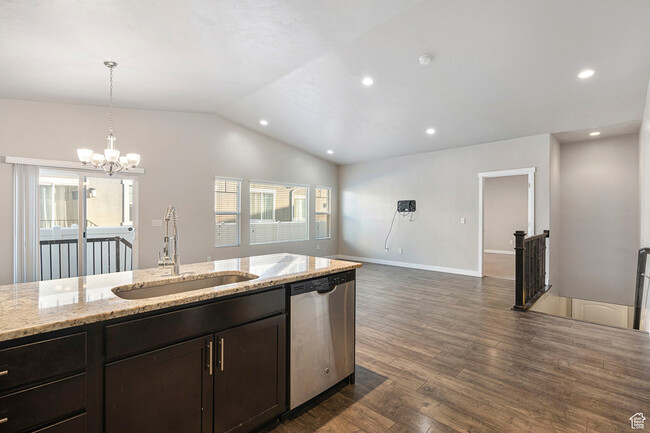 Building Photo - 512 W Sunland Dr