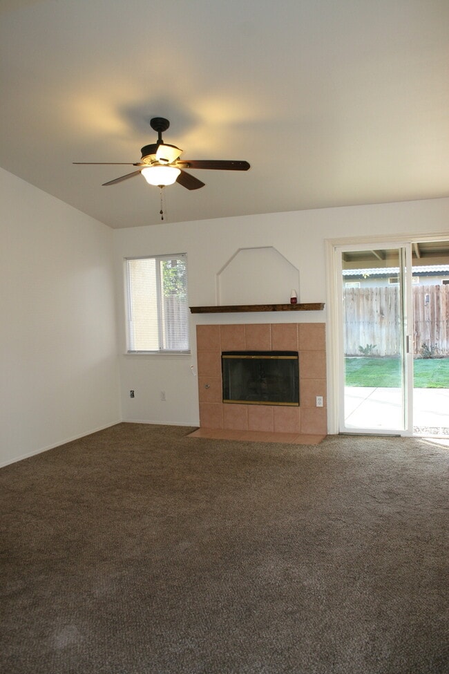 Building Photo - 703 Markham Way