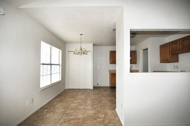 Building Photo - AVAILABLE NOW - Spacious 2-2-1 in Ft. Worth, desirable Keller ISD!