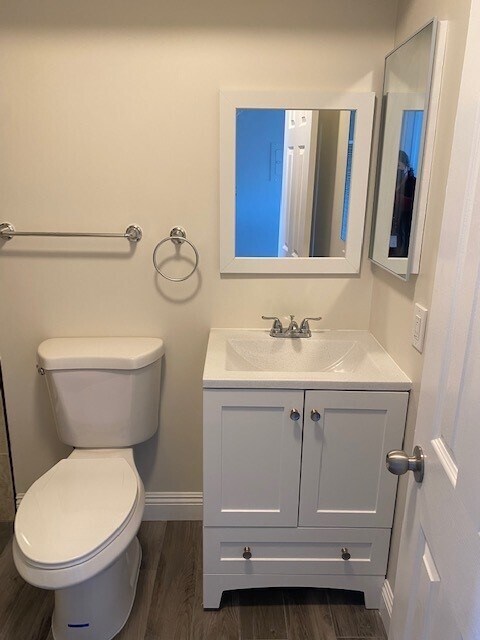 BATH 1 - 936 N Washington Pl