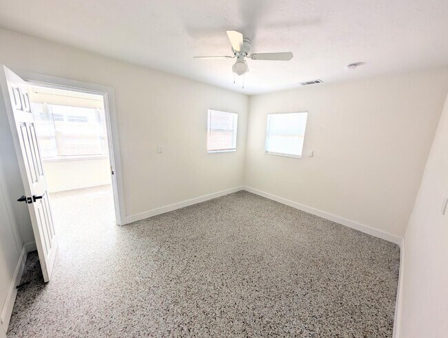 Foto del edificio - 124 146th Ave E