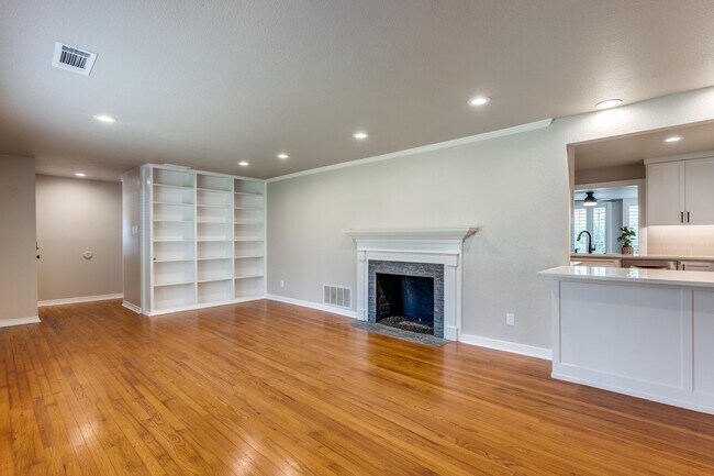 Building Photo - 6230 Preston Crest Ln