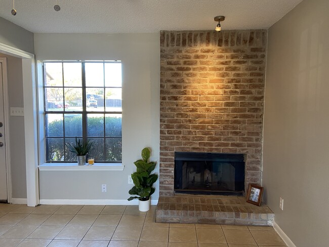 Fireplace - 2701 Wimbledon Ct