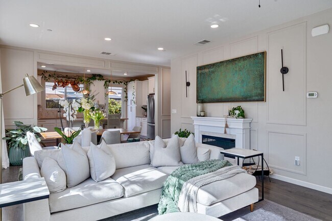 Foto del edificio - Designer Upgrades & Custom Touches in This...