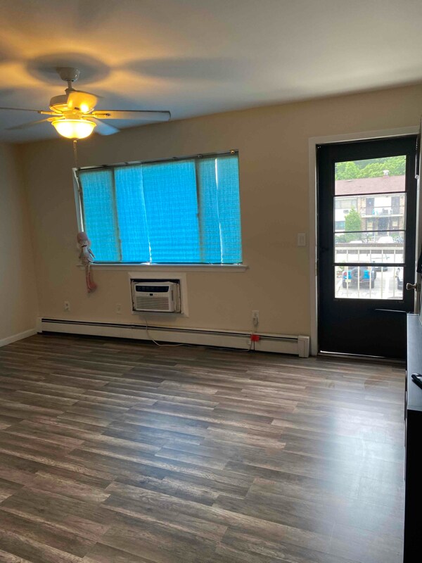 Foto principal - 1010 Cricket Ln