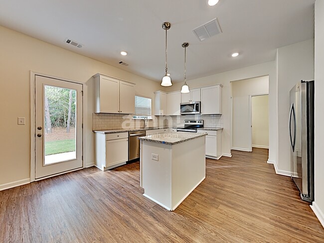 Building Photo - 441 Camp dr