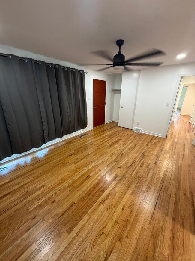 Foto del edificio - 501 E Watts St