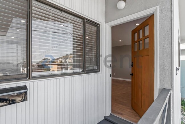 Building Photo - 161 Pecks Ln