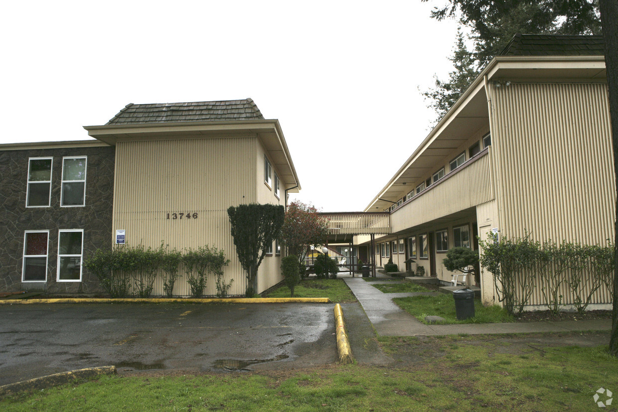 Primary Photo - Shalamar Apartments