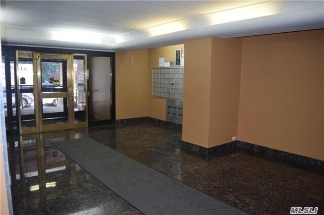 Foto del edificio - 99-21-99-67 67th Rd