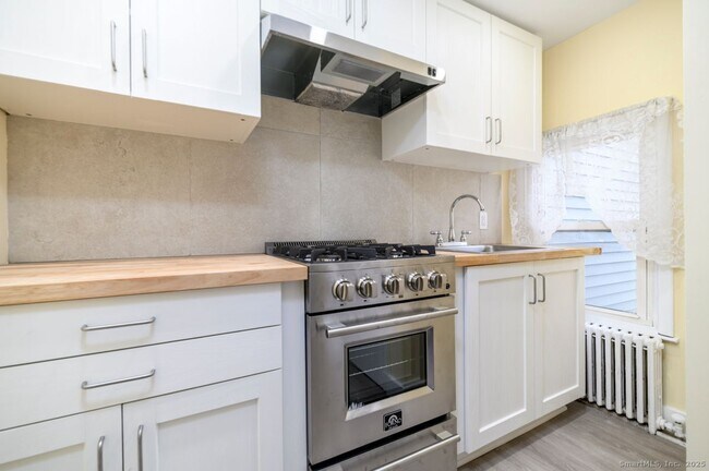 Foto del edificio - 75 Soundview Ave