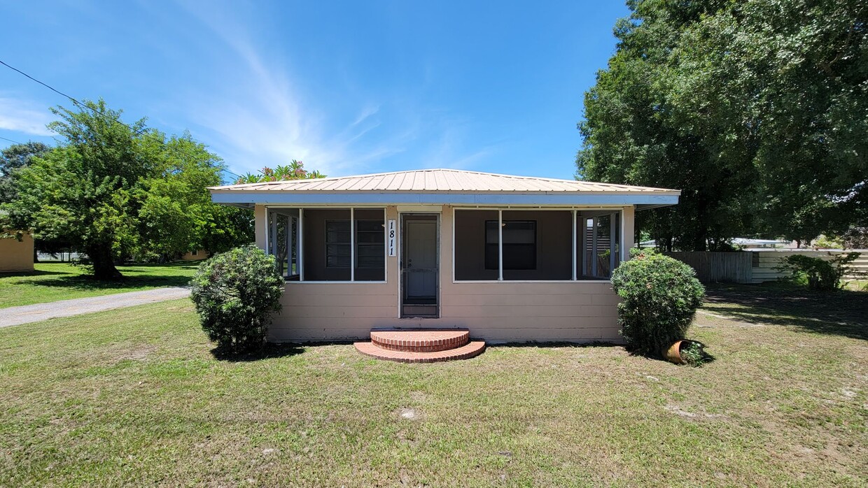 Foto principal - Nice 2bed/ 1 bath in Sarasota ~ Tallevast ...