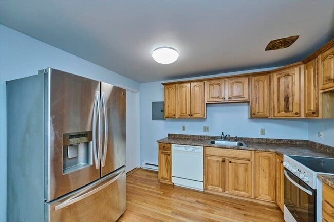 Building Photo - 3 Colonial Village Dr