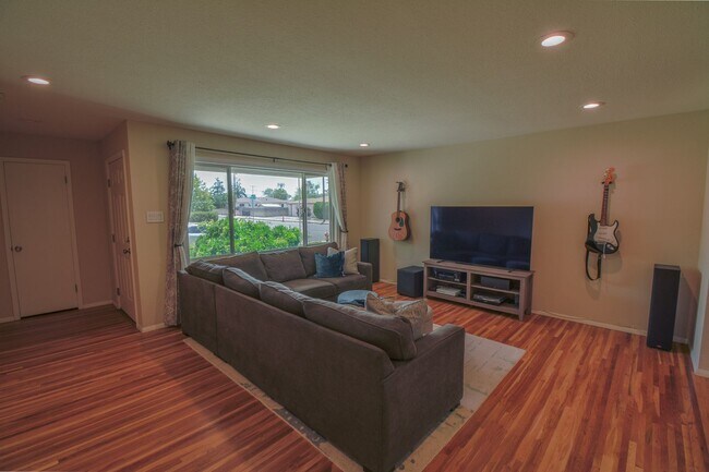 Foto del edificio - 9501 Arvilla Ave NE