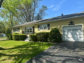 Building Photo - 5 Blue Creek Ln