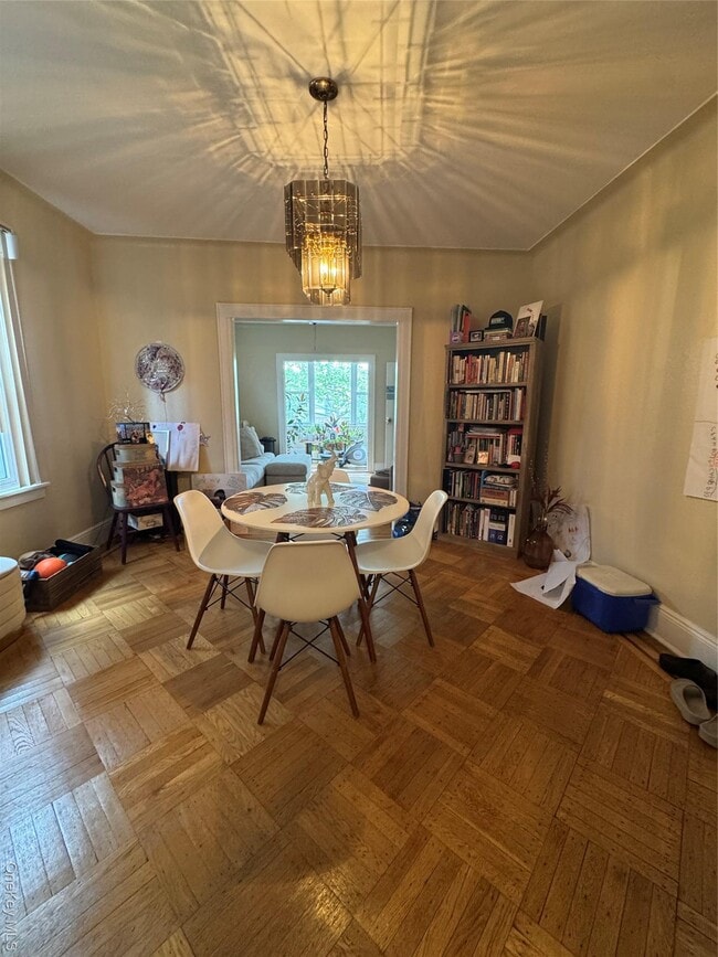 Building Photo - 69-22 64th Pl