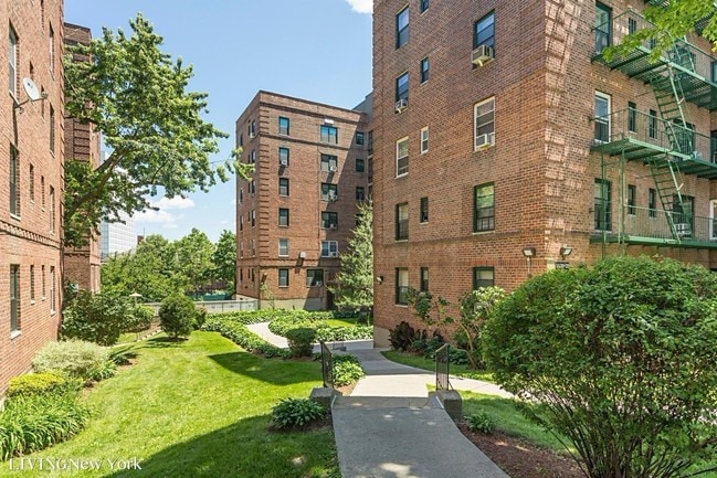 Building Photo - 5570 Netherland Ave