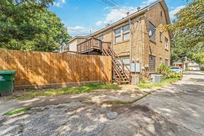 Building Photo - 1411 Kipling St