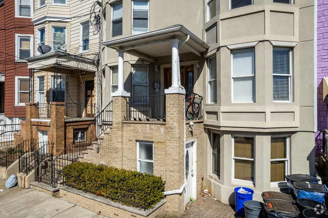 Entrance - 34 Prospect St