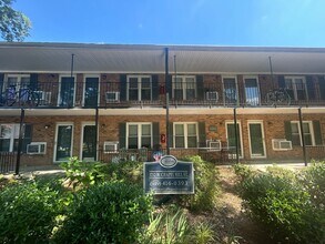 Building Photo - 1212 W Chapel Hill St