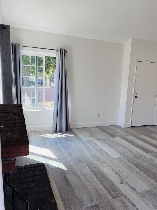 Foto del edificio - 10823 Mountain View Ave